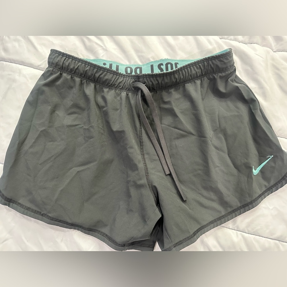 Nike Gray Athletic Shorts Lightweight Quick-Dry Compression lined - Picture 5 of 5